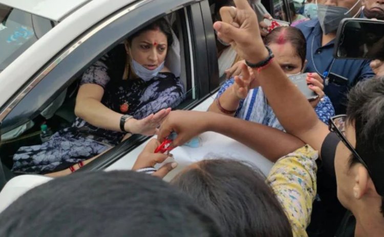 Rahul Gandhi's Visit To Hathras "Politics, Not For Justice": Smriti Irani