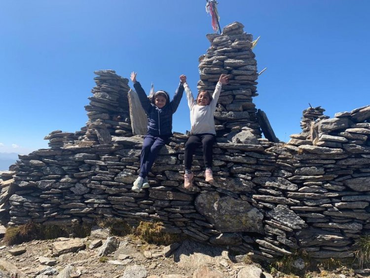 Two seven year old girls from NISV did a summit climb of Kedarkantha at 13000 ft height!