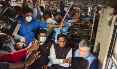 केन्द्रीय रेल मंत्री का लोकल ट्रेन का सफर, जानिए क्या खाया और कैसी रही यात्रा