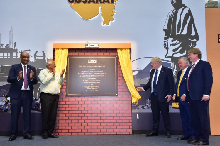 Britain के PM BorisJohnson का भारत दौरा,बड़ोदा के हलोल के पास JCB के नए प्लांट का किया उद्घाटन
