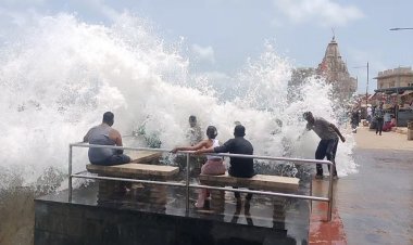 द्वारका में दिखी 10 फीट ऊंची लहरें..ओखा बंदरगाह पर दो नंबर सिग्नल लगाए गए...